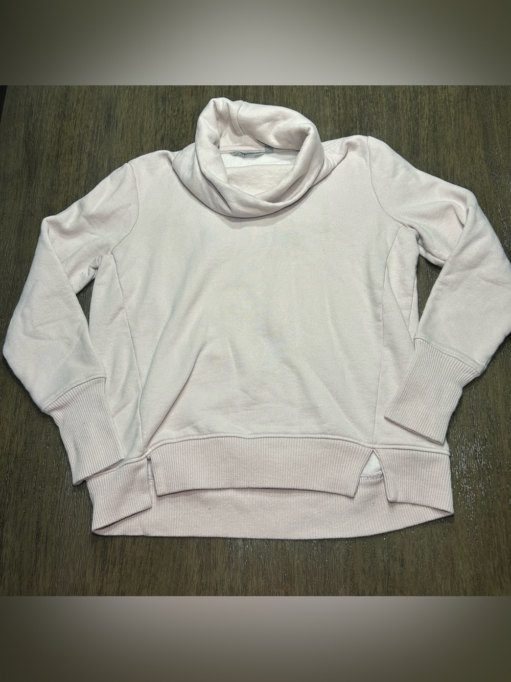 Athleta Cozy Funnel Neck Sweatshirt
Light Pink Women’s Size Small